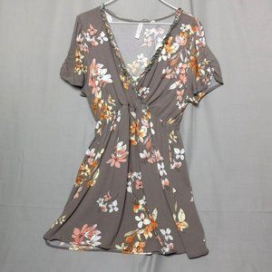 Xhiliration Spring Ruffle Gray Floral V Neck Short‎ Sleeve SZ L Women's Dress